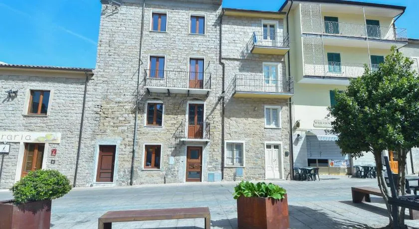 La plaza - Image 1