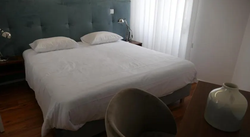 Guest House Eça - Centro Histórico Leiria - Image 1