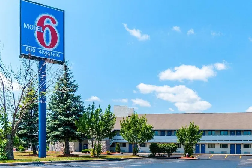 Motel 6-Southgate, MI - Detroit - Image 1