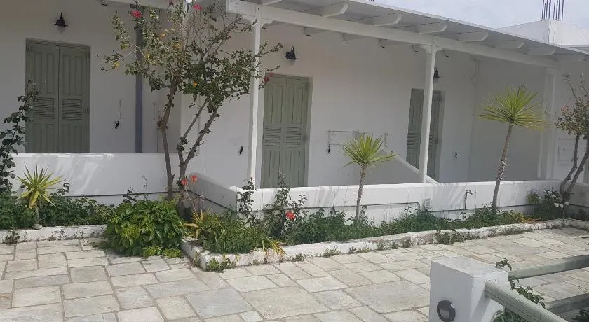 ISALOS ROOMS ON THE BEACH - Image 1