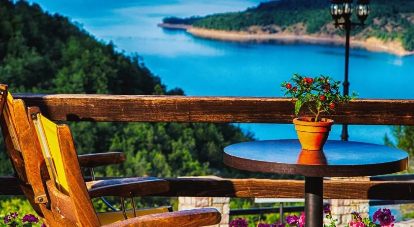 Χρυσοπελεια - Chrisopeleia Lake View - Image 1