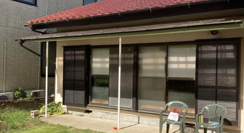 Dogs and cats allowed, natural grass dog run, parking for 4 cars, quiet bungalow - Image 1