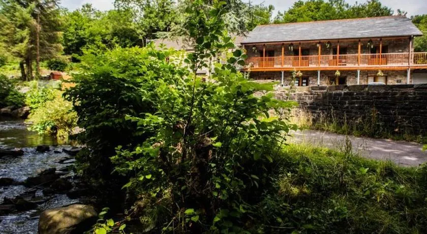The Falcon Inn Retreat - Image 1