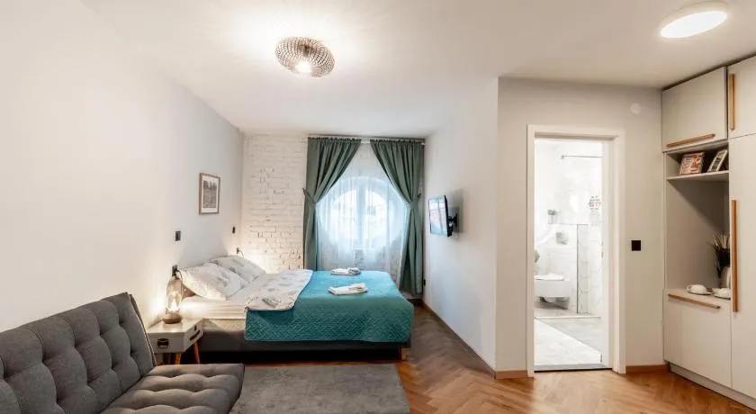 Domestic House Lola - Image 1
