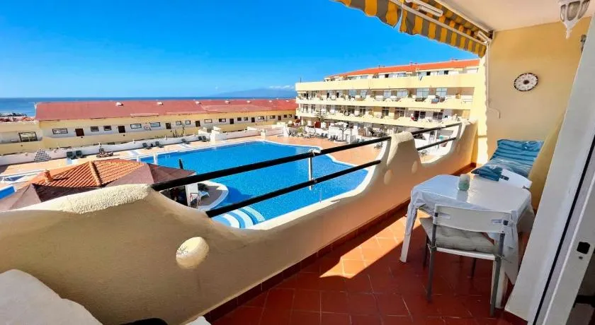 Marina Palace Vista piscina - Image 1