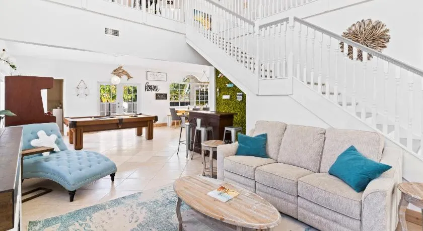 UPSCALE MANSION IN THE HEART OF MIAMI WITH POOL - Image 1