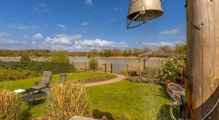 Drents Genieten - Lavendelheide met uitzicht op het water - Image 1