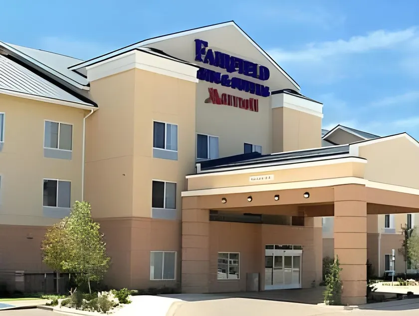 Fairfield Inn & Suites Denton - Image 1