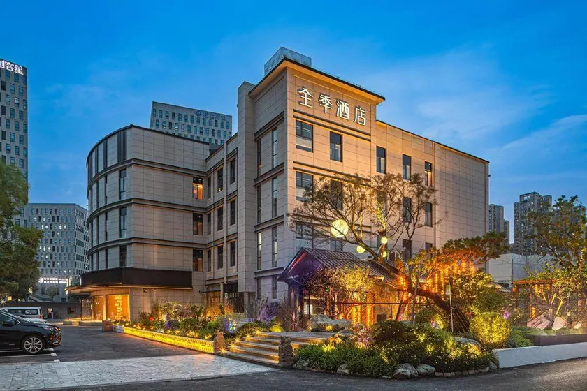 JI Hotel (Wuhan Guanggu Avenue Jinronggang Bei Subway Station) - Image 1