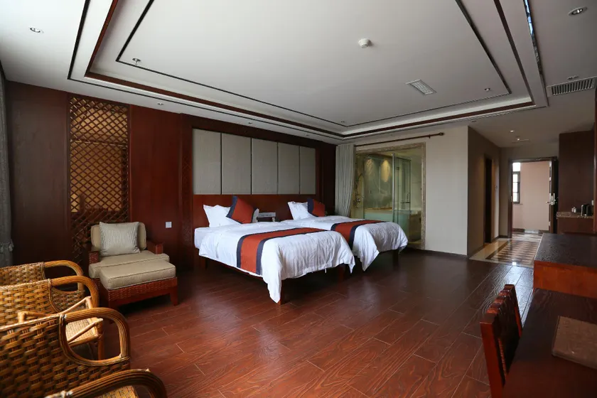 Anning Hot Spring Commercial Center Hotel - Image 1