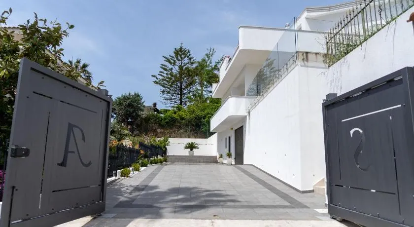 Prestige house 4 - Image 1