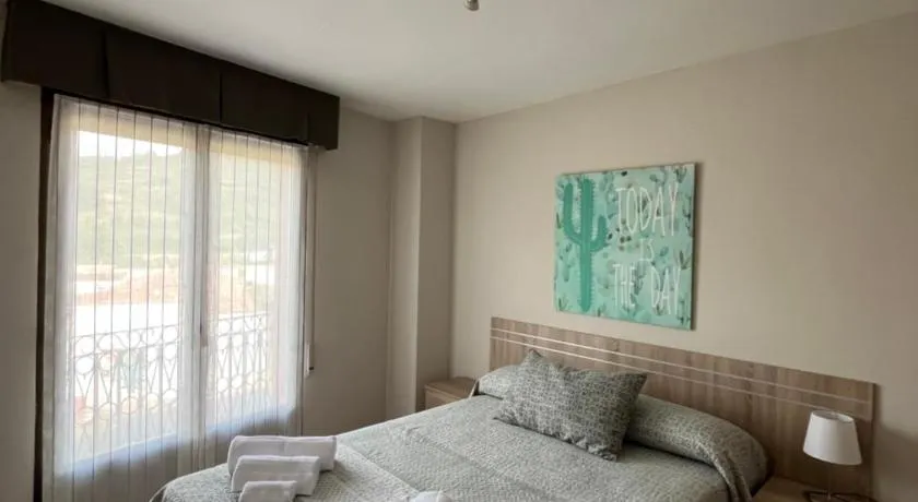 Santa Coloma Apartamentos - Image 1