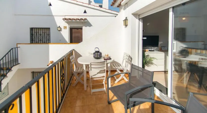 WELCS APARTAMENTO 295 EMP con piscina comunitaria - Image 1