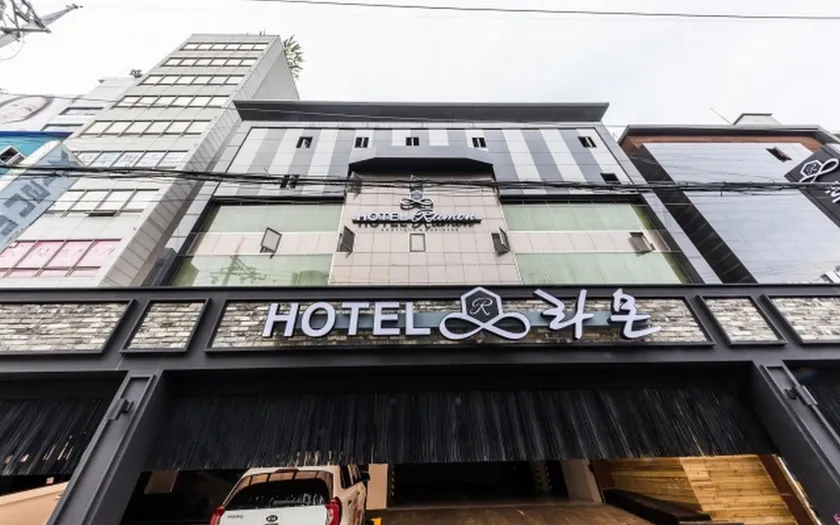 Ramon Hotel - Image 1