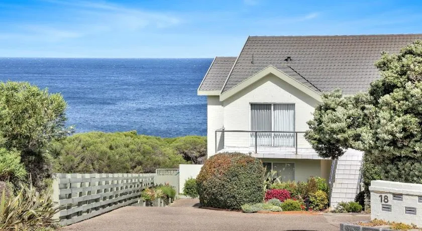 Unit 3 18 Surf Circle Tura Beach - Image 1