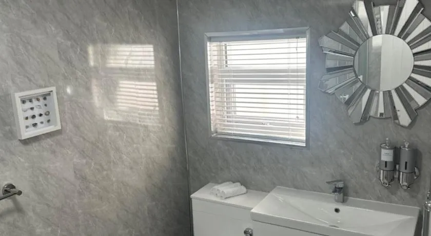 Sheriff suites - Image 1