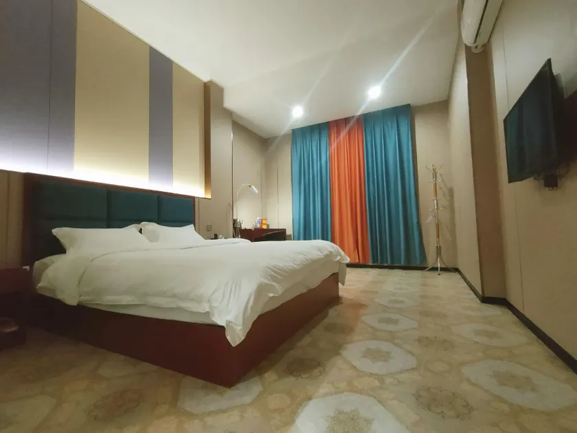 Runhua Hotel - Image 1