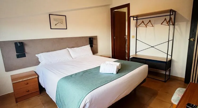 Hostal Legaz - Image 1