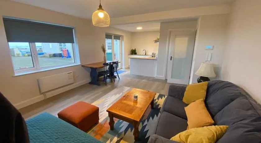 Relaxing Seaside Apartment in Garryvoe . - Image 1