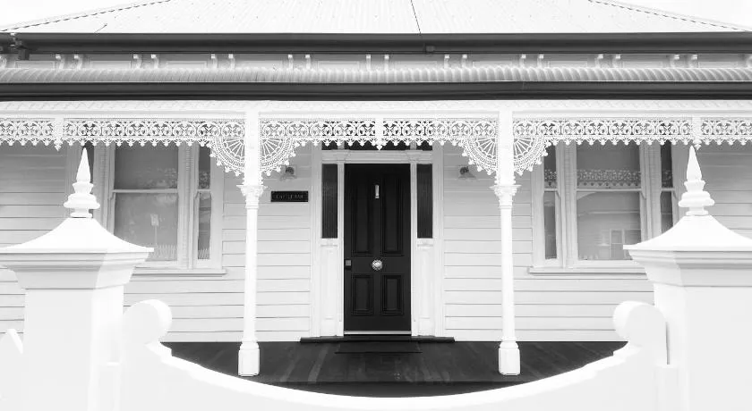 Castlebar - Superior Boutique Accomodation - Steps to Pakington Street - Image 1