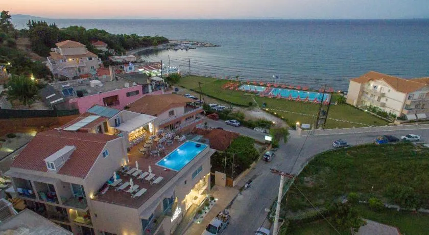Planos Beach Hotel - Image 1