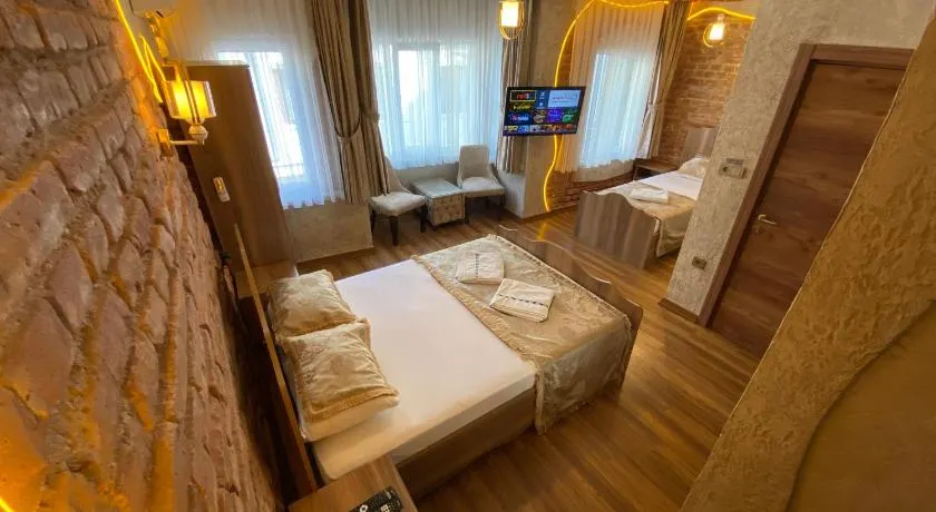 Golden Arrow Hotel - Image 1
