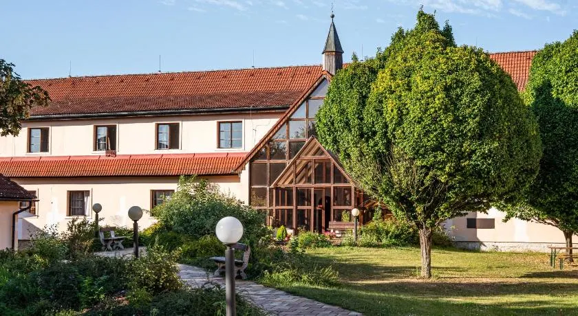 Holenský dvůr - Image 1