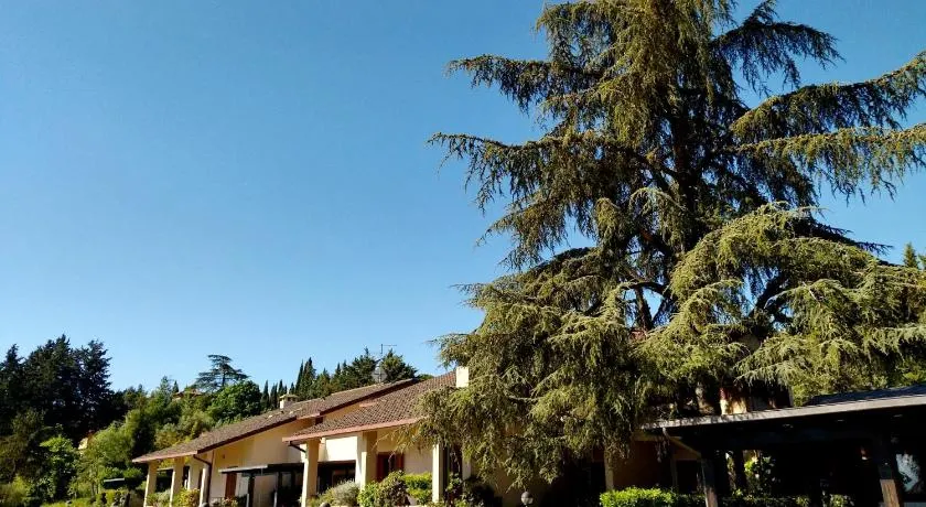 Montebello Park Hotel - Image 1