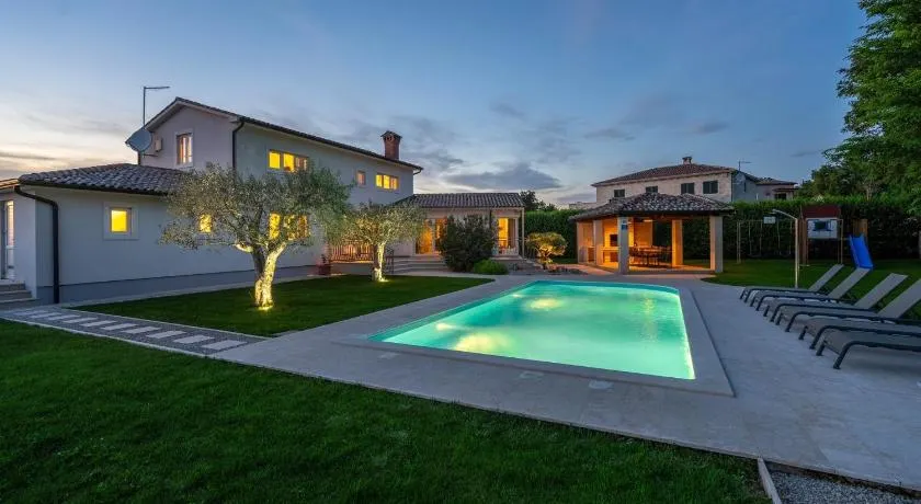 Villa Gemini by Villas Holiday - Image 1