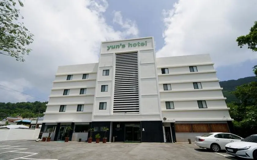 Yun's hotel - Image 1