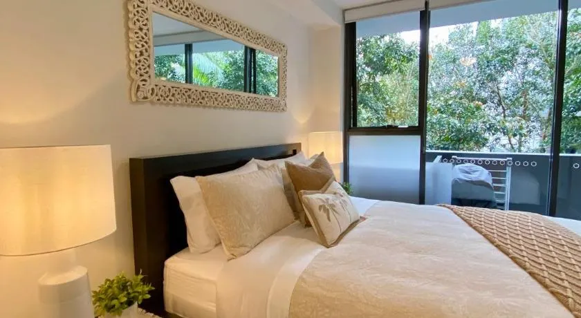 Luxe Retreat - Image 1