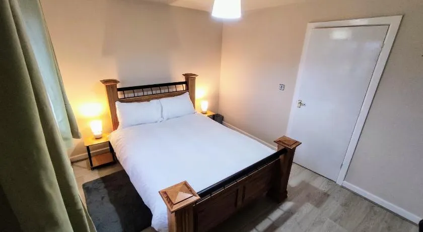 High Rigg House Bradford - Luxury Accomodation with Private Parking - Image 1