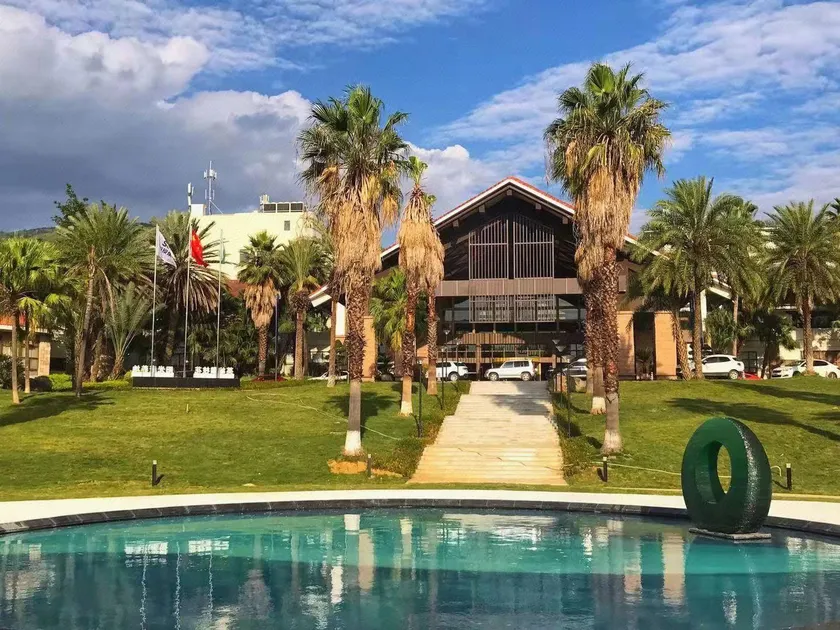Panzhihua Hongge Hot Spring Holiday Hotel - Image 1