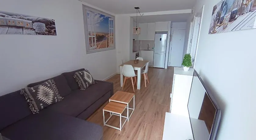 Apartamento nuevo en Calella totalmente reformado con Parking privado - Image 1