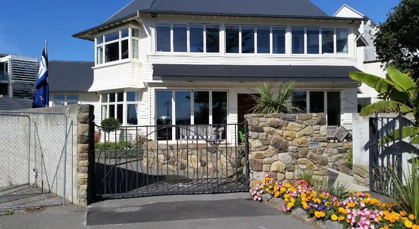 Cave Rock Guest House - Image 1