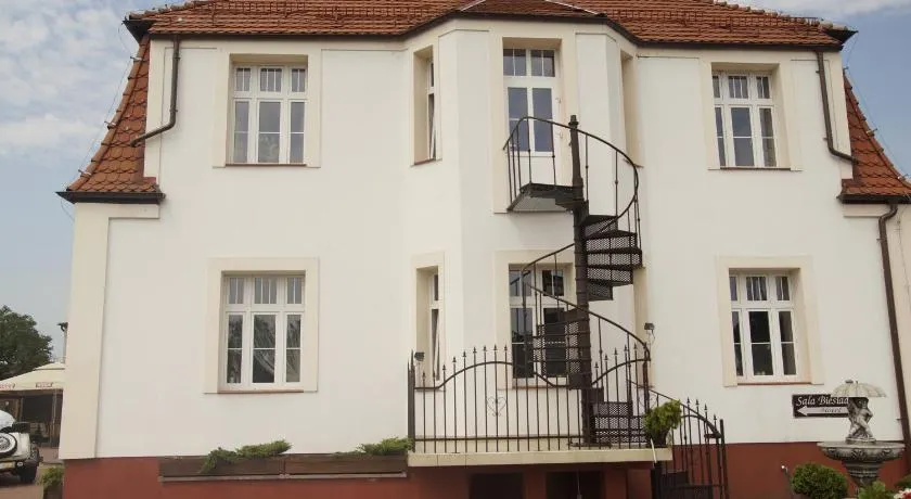 Pałacyk w Pakości Hotel - Image 1