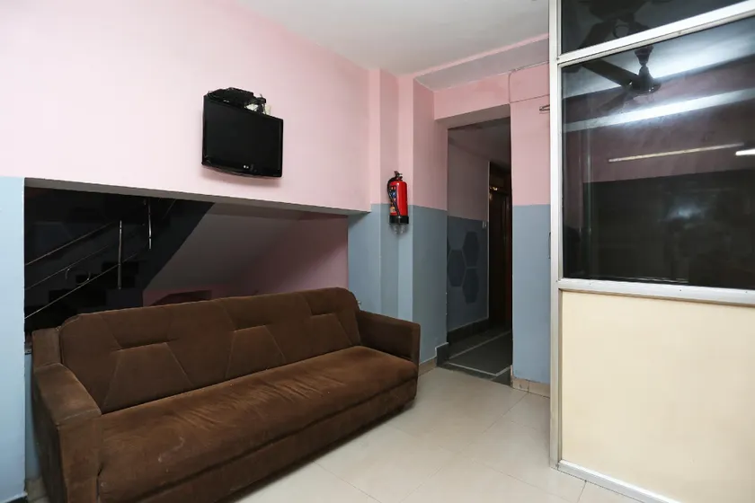 Hotel O Satnam - Image 1