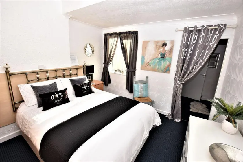 Bridle Lodge Apartments - Image 1