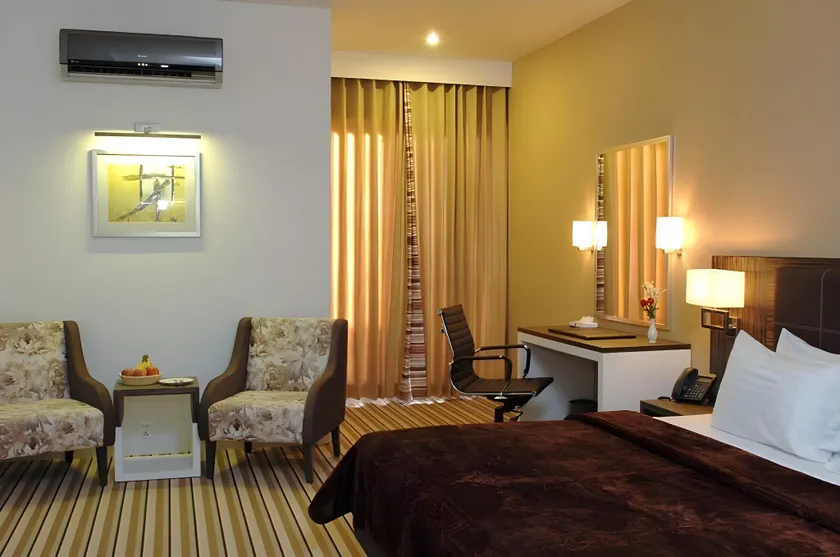 West Inn Hotel Faisalabad - Image 1