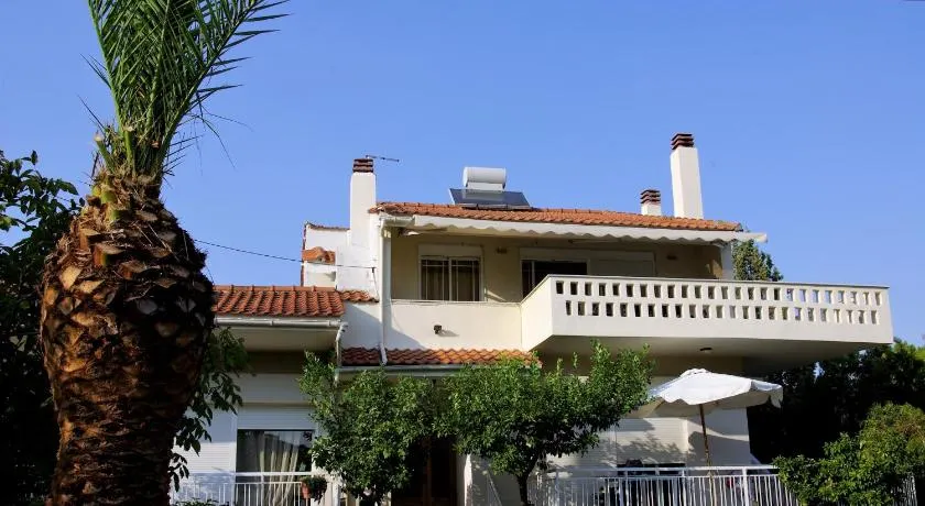 Lazy Cat Holiday House - Image 1