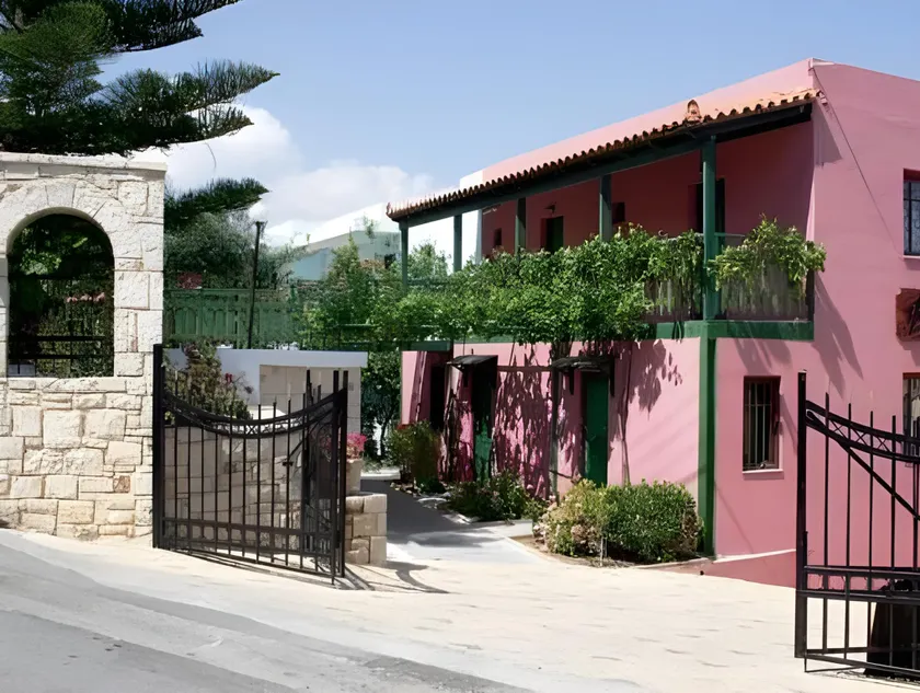 Bellos Hotel Apartments - Image 1