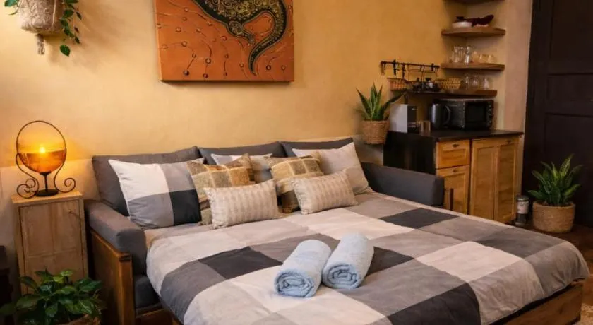 Cozy Private Studio for Couples & Solo Travelers - Image 1