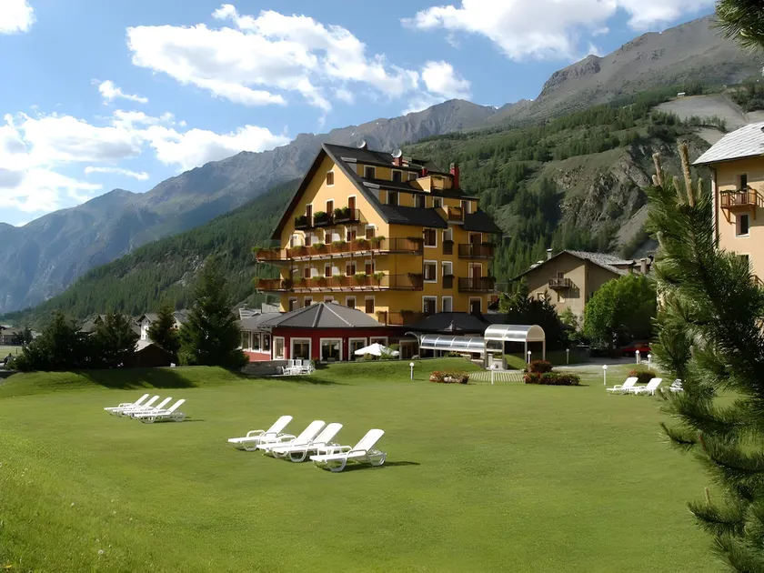 Hotel Sant'Orso - Mountain Lodge & Spa - Image 1