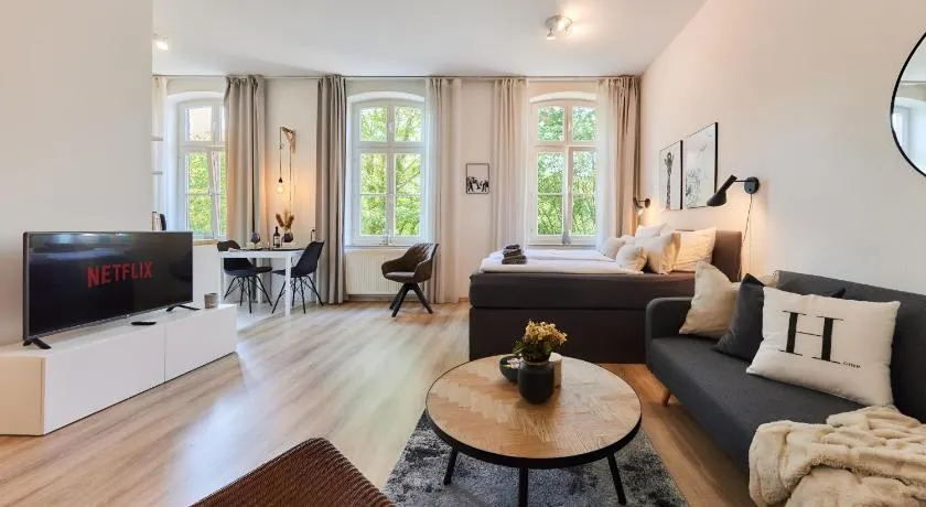 STUDIO3 zentral und ruhig mit Parkplatz, 5 min z Bali-T und GOP, Boxspringbett - Image 1