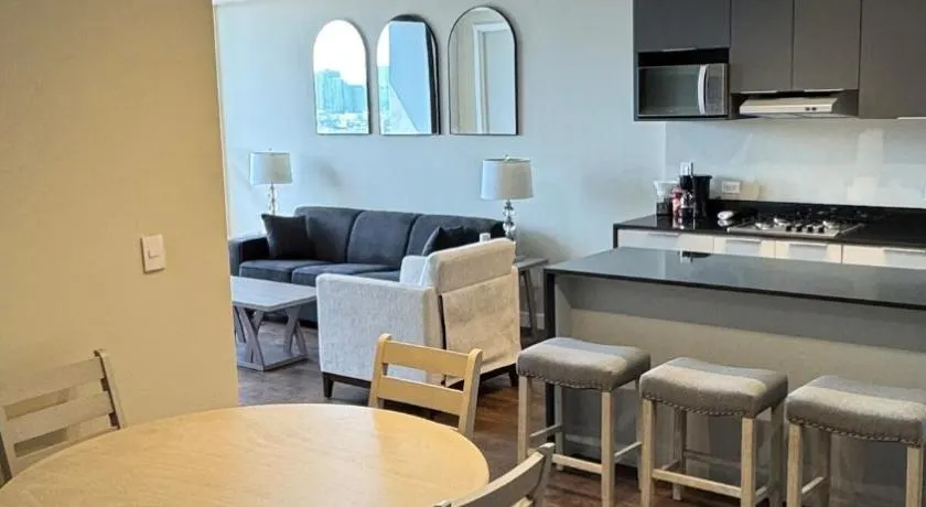 SIE7E NEW Condo - Image 1