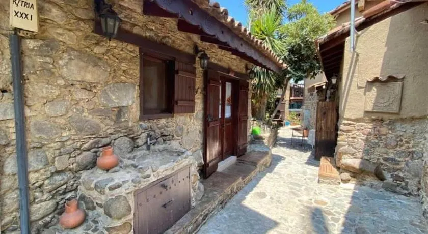 House No9 - Studio - Image 1