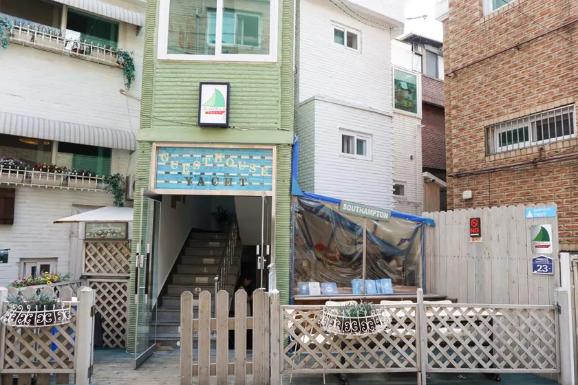 Itaewon Guesthouse Yacht - Image 1