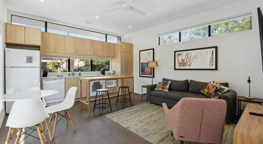Modern 1-bedroom Apartment - 80 Walkscore! - Image 1