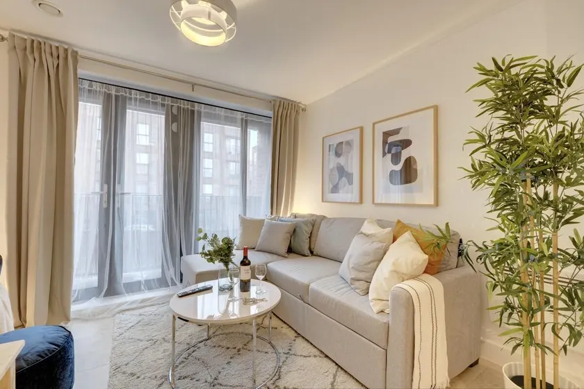 Lovely Flat in Kiln Close with Free Parking - Image 1