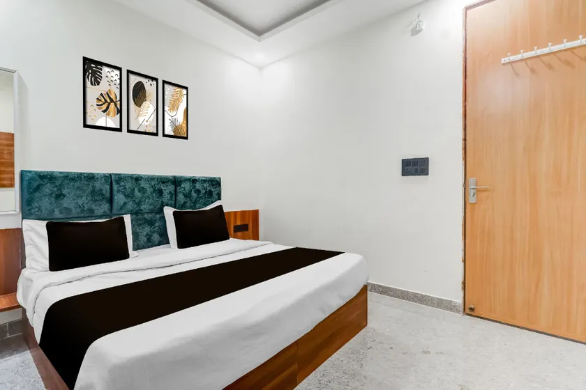 Hotel O Riwaz Inn - Image 1